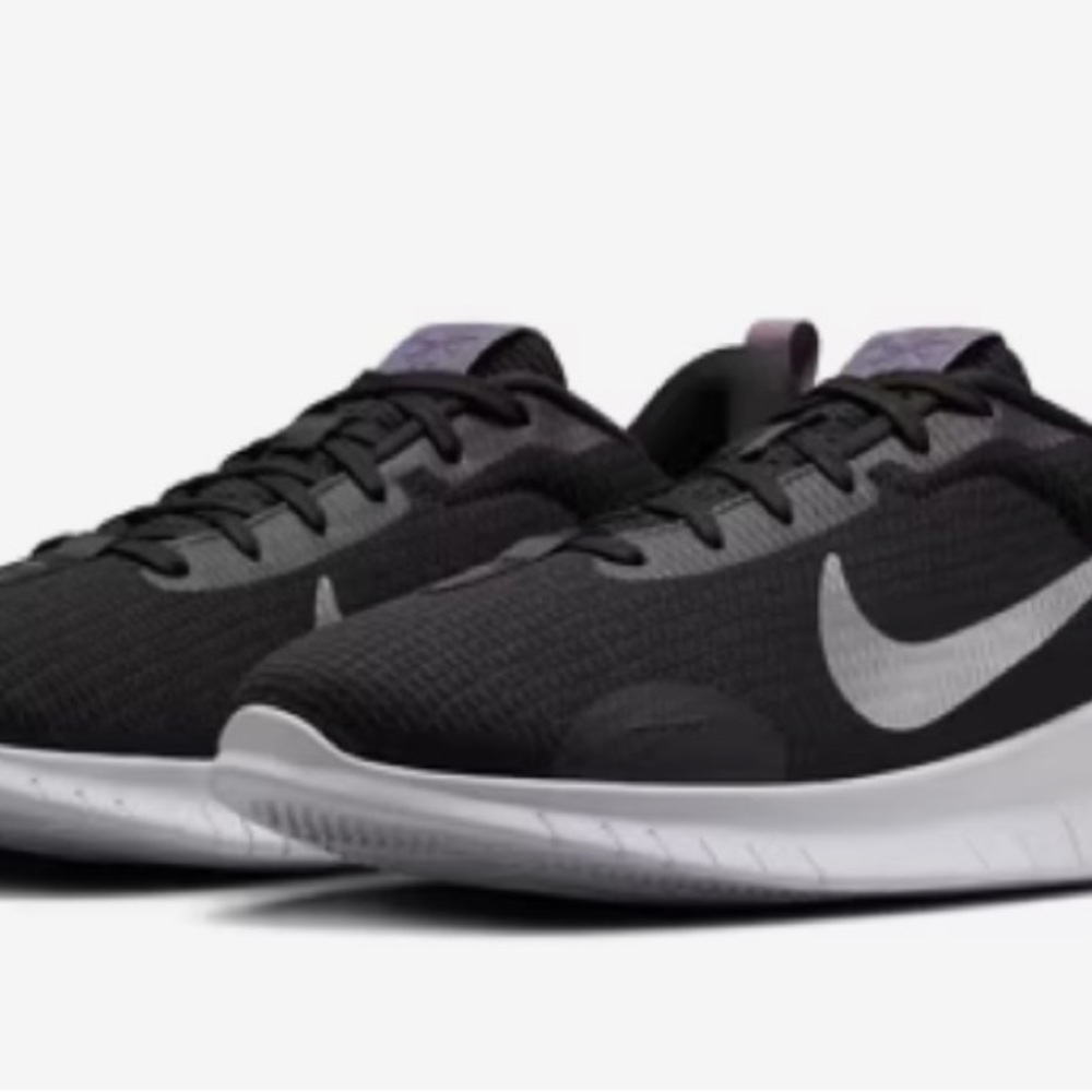 Nike Black and Silver Women's Sneakers - Picture 4 of 9